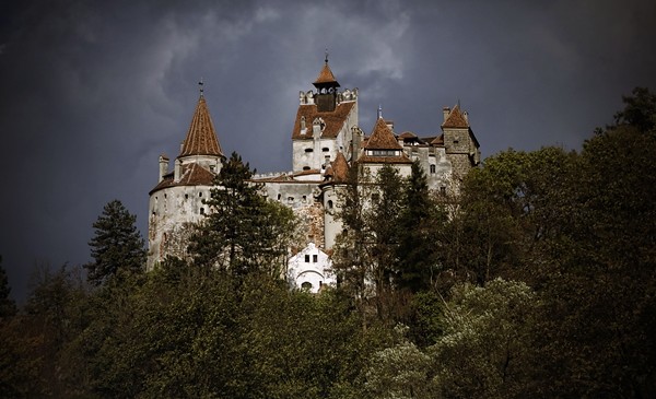 Visiting Dracula’s Castle in Bran, Romania